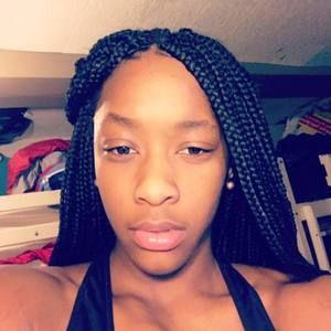 Meet your Posher, Khalia